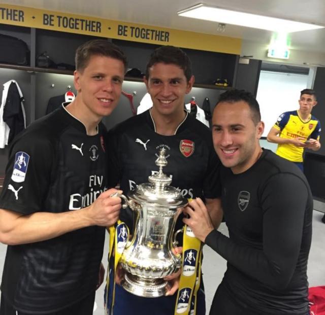 1671399820470088606.jpg 1671399793125.jpg